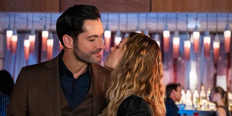 when do lucifer and chloe get together